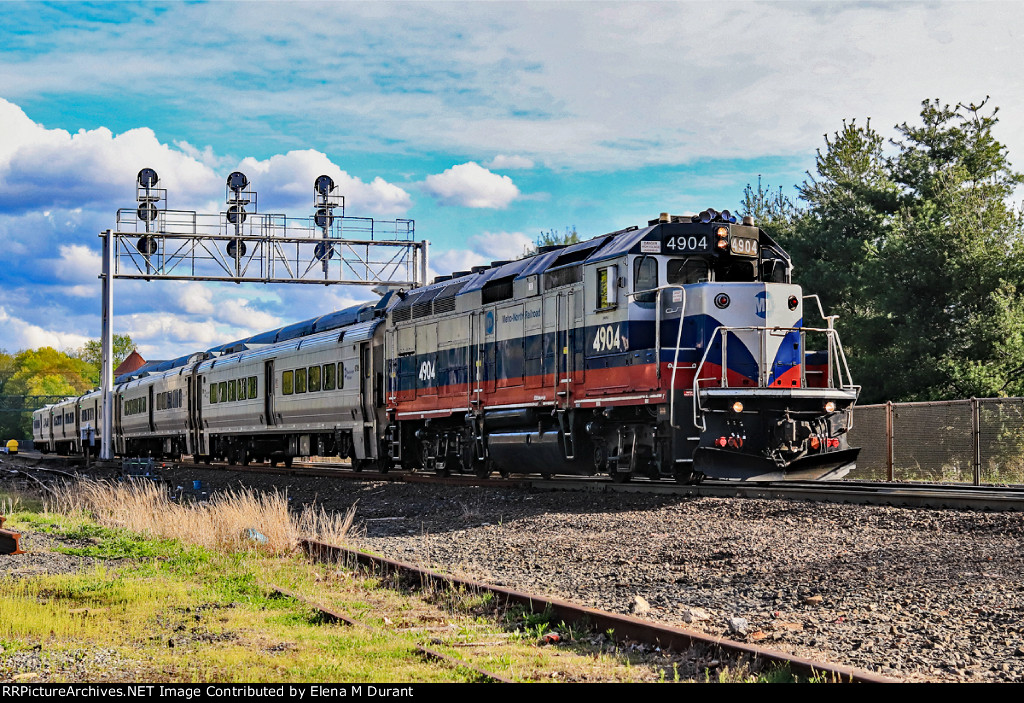 MNCR 4904 on train 1165